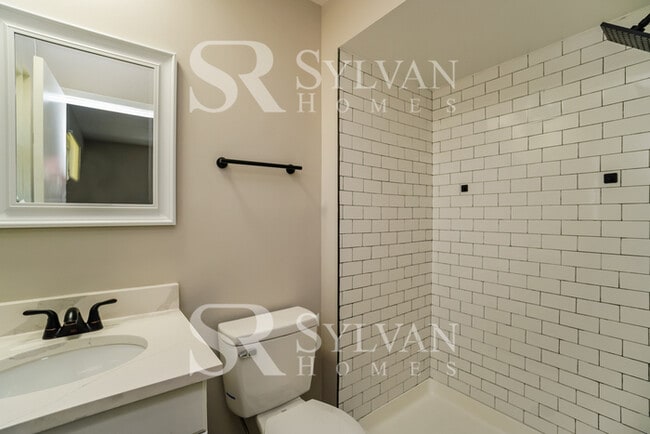 Building Photo - Prepare to fall in love with this 3 bedroo...