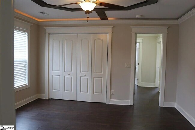 Building Photo - 204 Golden Leaf Ln
