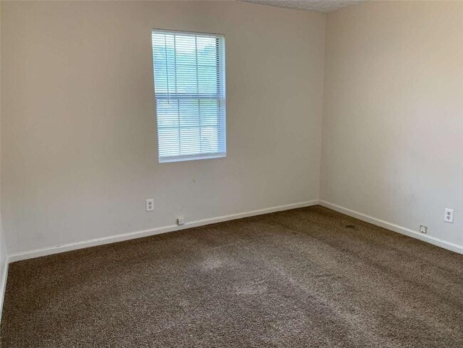 Building Photo - 120 Plum Orchard Rd