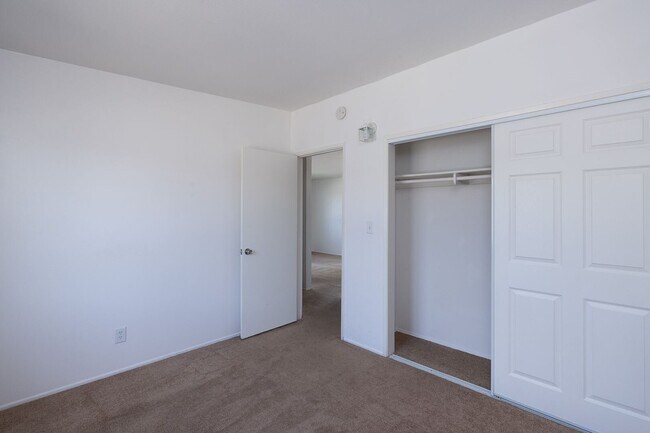 Building Photo - 2 Bedroom + 1 Bathroom Apartment | Oxnard Shores | Unfurnished