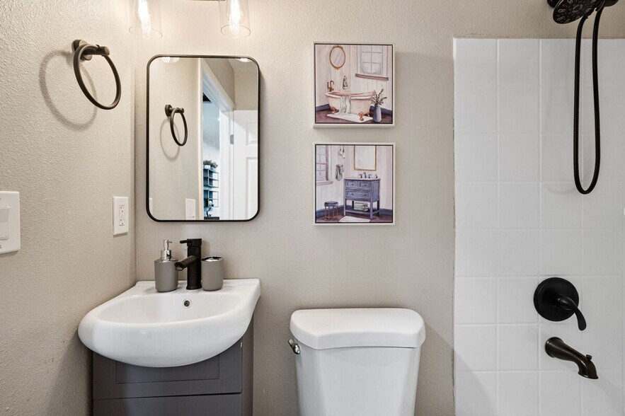 Building Photo - 4117 W Virginia Ave