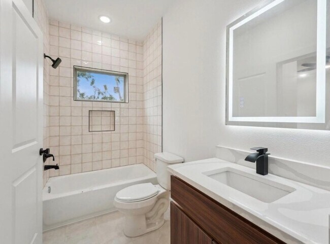 Building Photo - 7418 Maxroy St