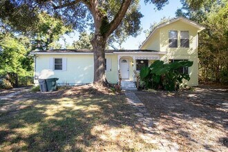 Building Photo - 5 Edgewood Cir