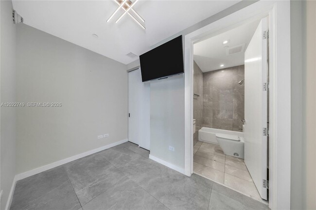 Building Photo - 18501 Collins Ave