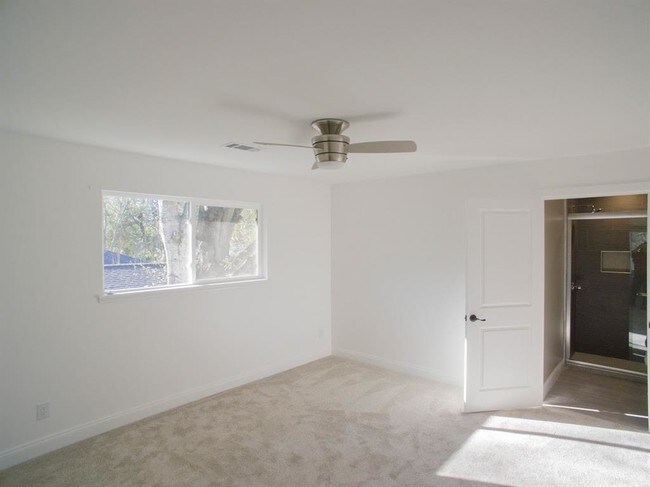 Building Photo - 10602 Riverview Dr