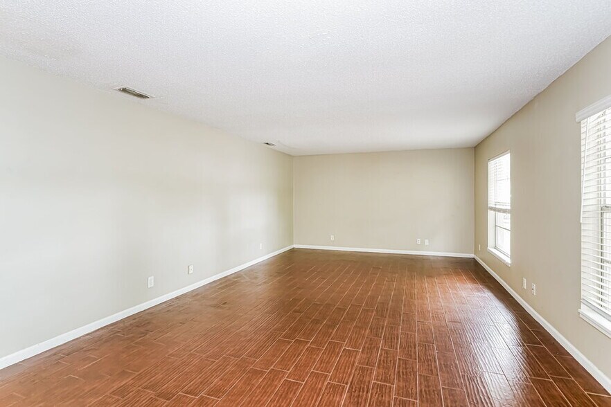 Building Photo - 3804 Hill N Dale Pl