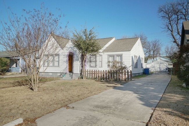 Building Photo - Charming 3-Bedroom Home for Rent in Jefferson Terrace!