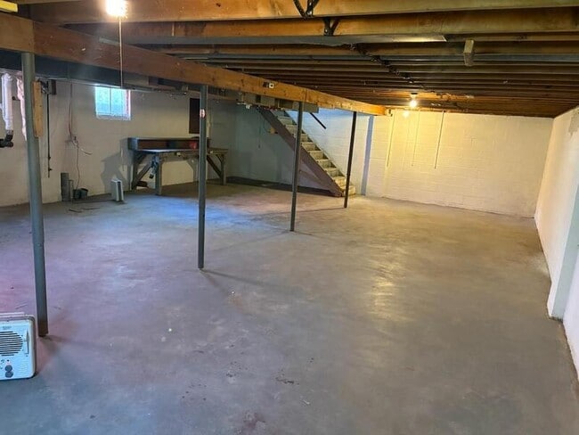 Building Photo - 476 Laurel Woods Dr