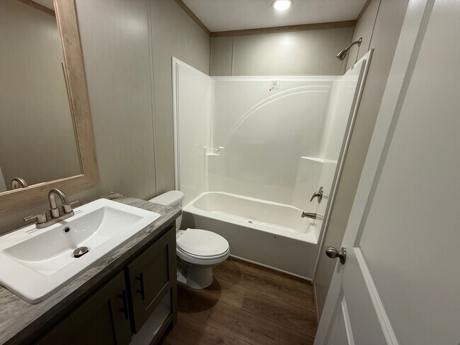 Building Photo - 9 Glade view -