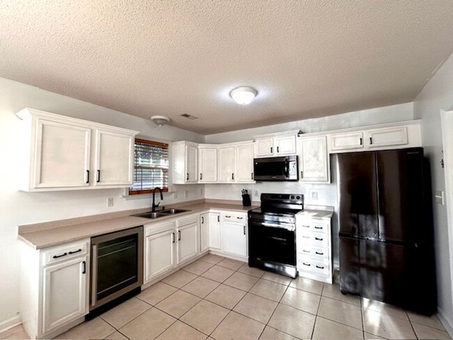 Building Photo - Welcome to Sabiston Height!