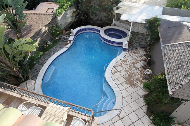 Building Photo - 5970 W 79th St