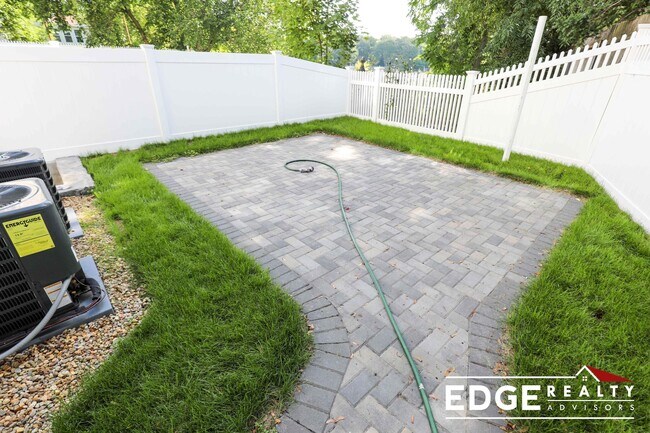 Building Photo - 11 Molloy St