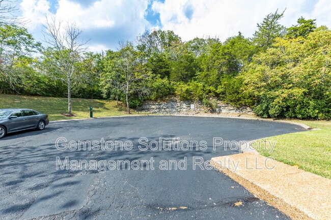 Building Photo - 1628 Brentwood Pointe