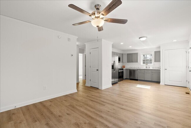 Building Photo - The Home You’ve Been Searching For! *Utili...