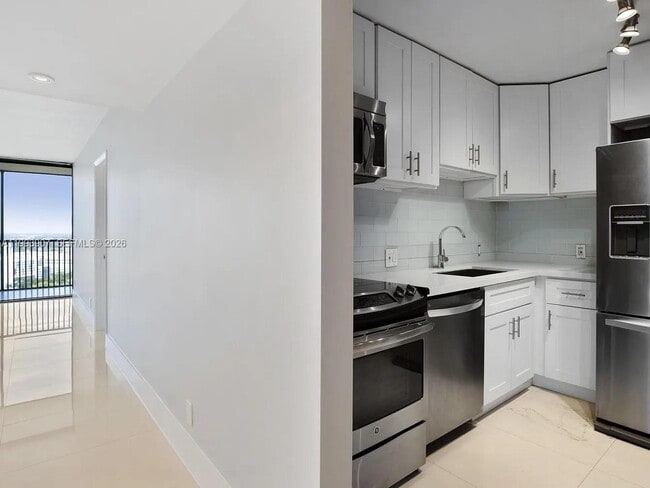 Building Photo - 20301 W Country Club Dr