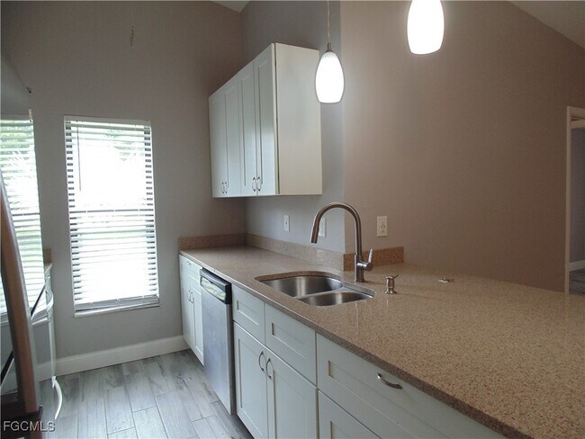 Building Photo - 5120 SW Courtyards Ct
