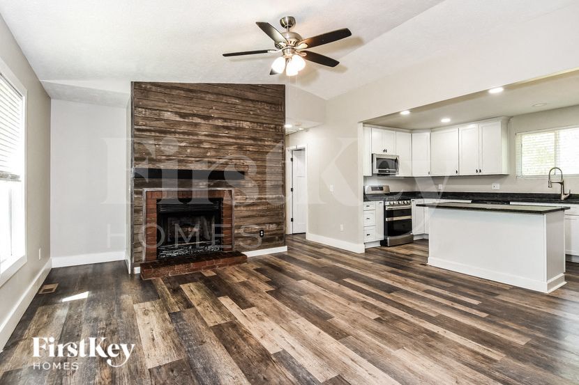 Building Photo - 595 School Rd