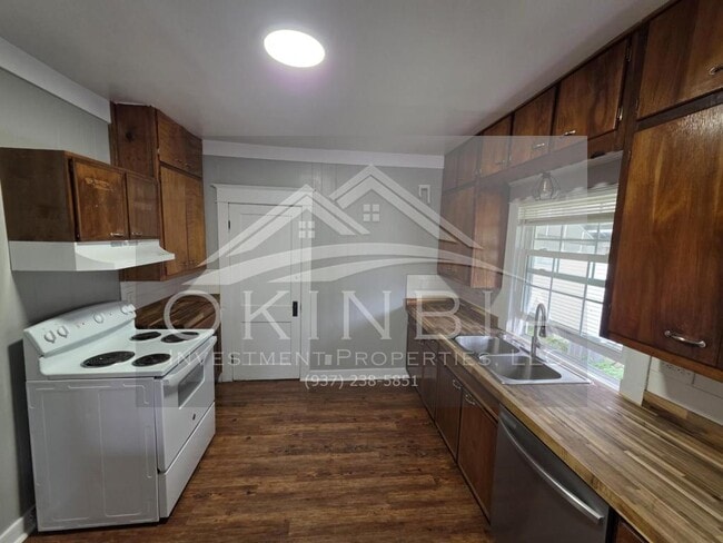 Building Photo - 216 Knecht Dr