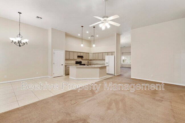 Building Photo - 1861 N Oracle Cir