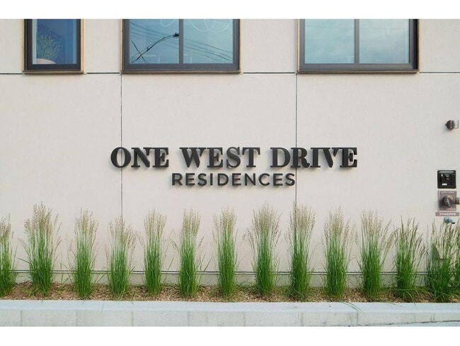 Building Photo - 262 West Dr