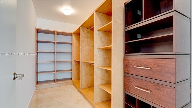 Building Photo - 16001 Collins Ave