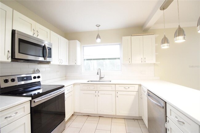 Building Photo - 10907 SW 24th Ave