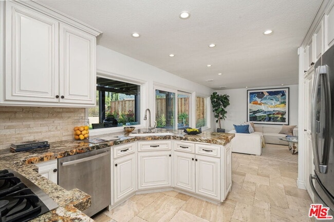 Building Photo - 6497 Country Club Dr