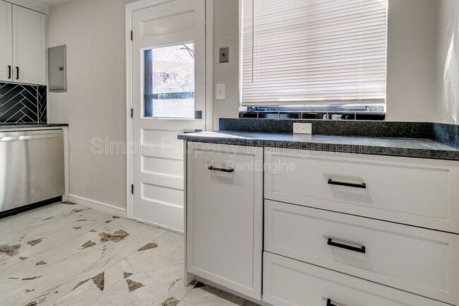 Building Photo - 1421 Classen Dr