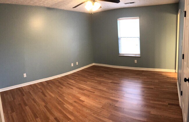 Building Photo - 5616 Jamaica Ln