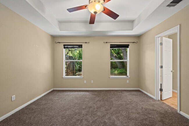 Building Photo - 5208 Sioux Ln