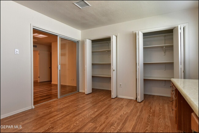 Building Photo - 3433 Clearview Ln