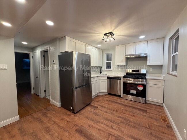 Building Photo - 1053 Edward Dr