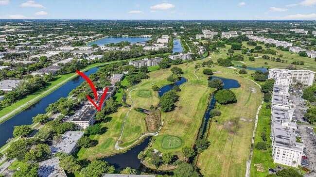 Building Photo - 2651 S Palm Aire Dr