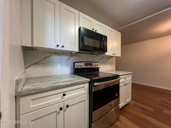 Building Photo - 3220 Myra St