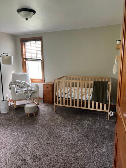 Bedroom 2 - 1004 Desnoyer St