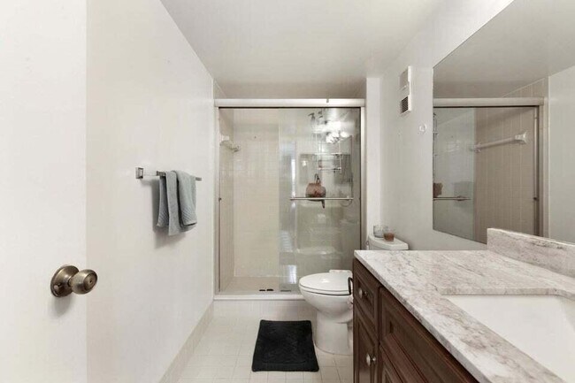 Building Photo - 2230 N Cypress Bend Dr