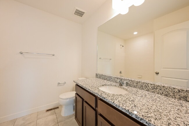 Building Photo - 5-Bed Castle Pines Retreat with Modern Ele...