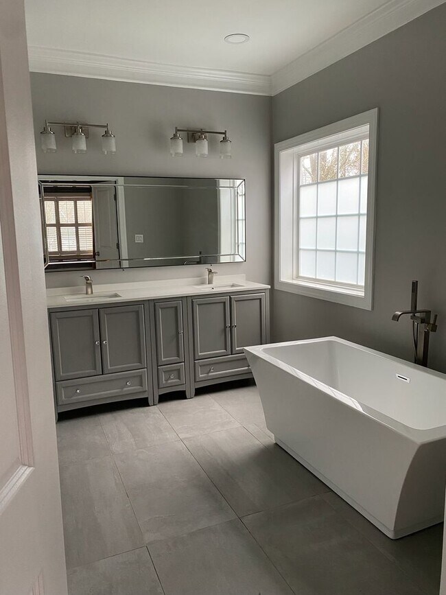 Building Photo - Elegant Intown Living in Carlyle Park – Beautiful 3BR/3.5BA Townhome