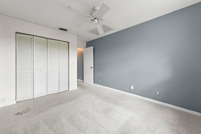 Building Photo - 8495 Lakepoint Ct