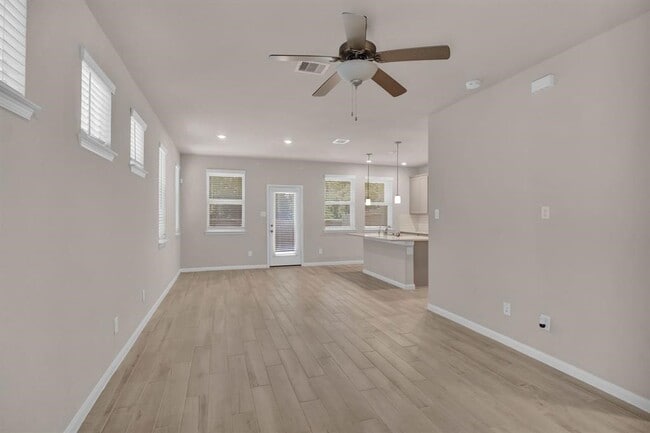 Building Photo - 16012 Oregon Oak Dr