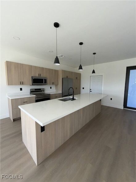 Building Photo - 8033 Oakleaf Cir