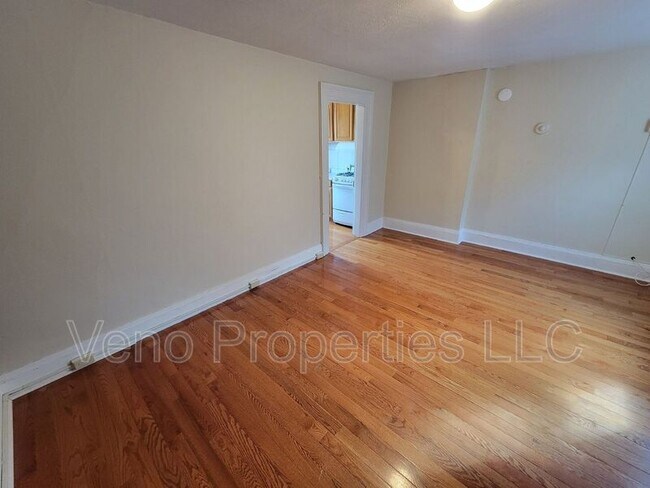 Building Photo - 16 2nd St