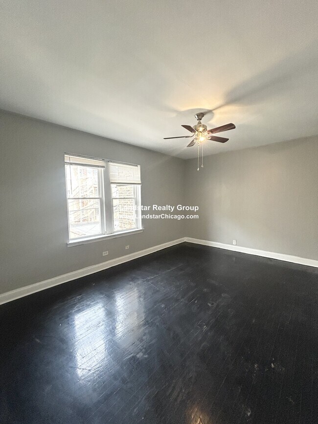 Building Photo - 7344 N Damen Ave