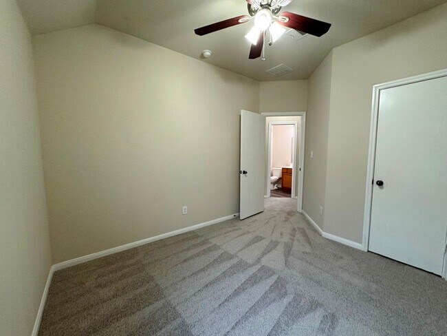 Building Photo - One-story brick home in popular Stoneridge Subdivision!