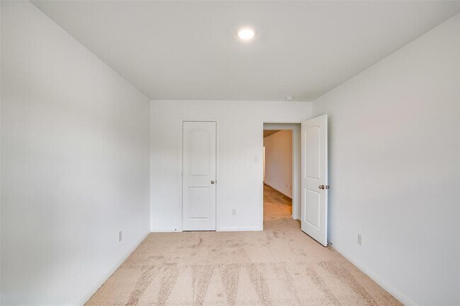 Building Photo - 609 Riverdale Dr