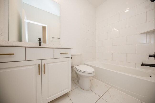 Building Photo - 42514 Summer Crst Rd