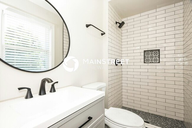 Building Photo - 4 Bedroom Pet-Friendly Home in OLD HICKORY, TN with Main Street Renewal