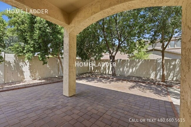 Building Photo - 4172 E Santa Fe Ln