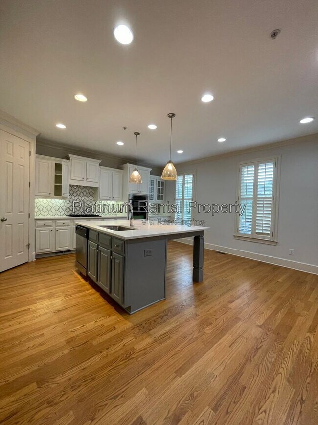 Building Photo - 1875 Adagio Dr