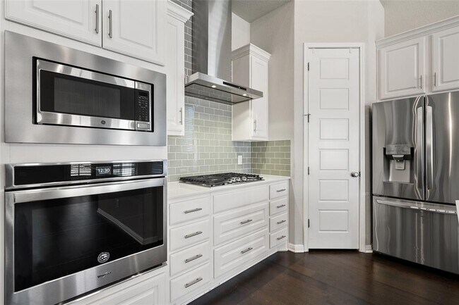 Building Photo - 2909 Zelma Dr